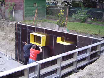 Kellerwand Schalung der Fenster